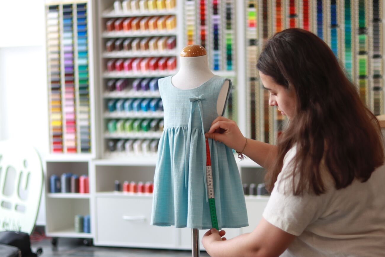 Kinderkleding Shutterstock 2482301819